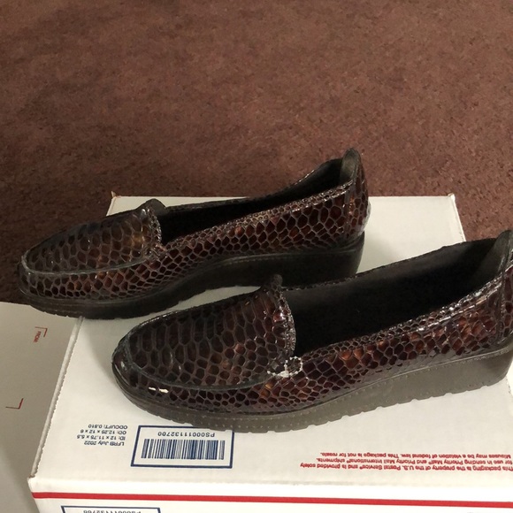 Stuart Weitzman Crocodile-Embossed Platform Loafer Sz.10 - Picture 4 of 5
